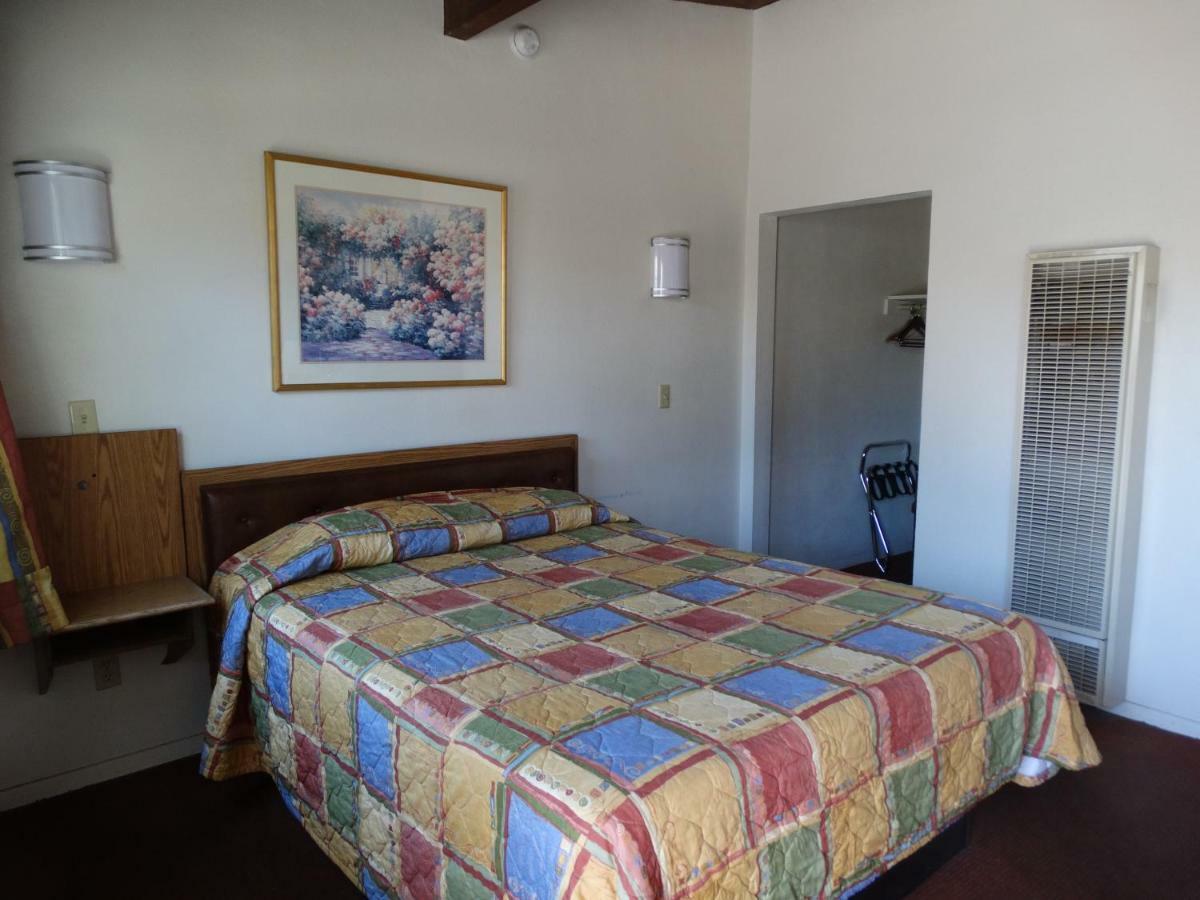 Santa Fe Motel Техачапи Екстериор снимка